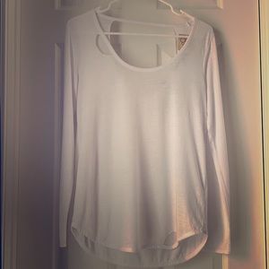New! Chaser brand distressed long sleeve top. Med.